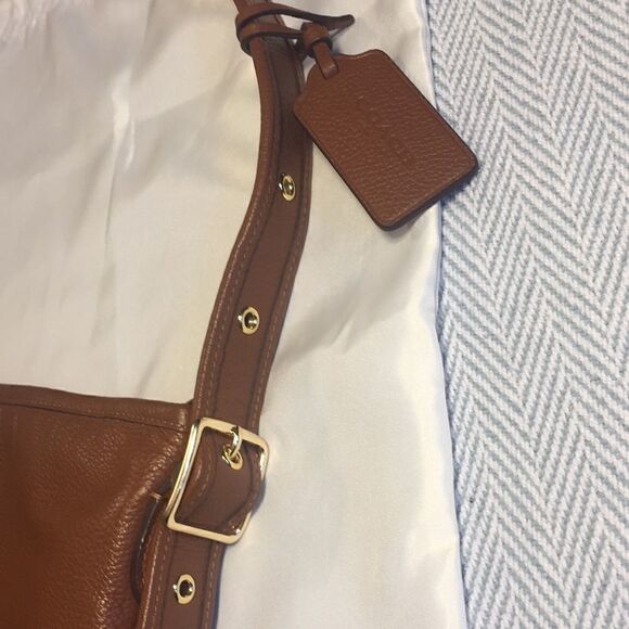 Coach Classic Shoulder BAG with Dust Bag, Brown Pebbled leather Adjustable strap - Picture 13 of 16